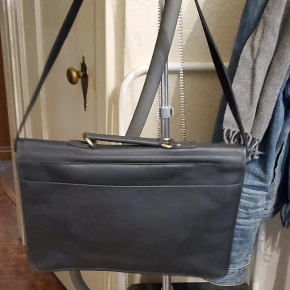 Black Leather turnkey briefcase NEW‎